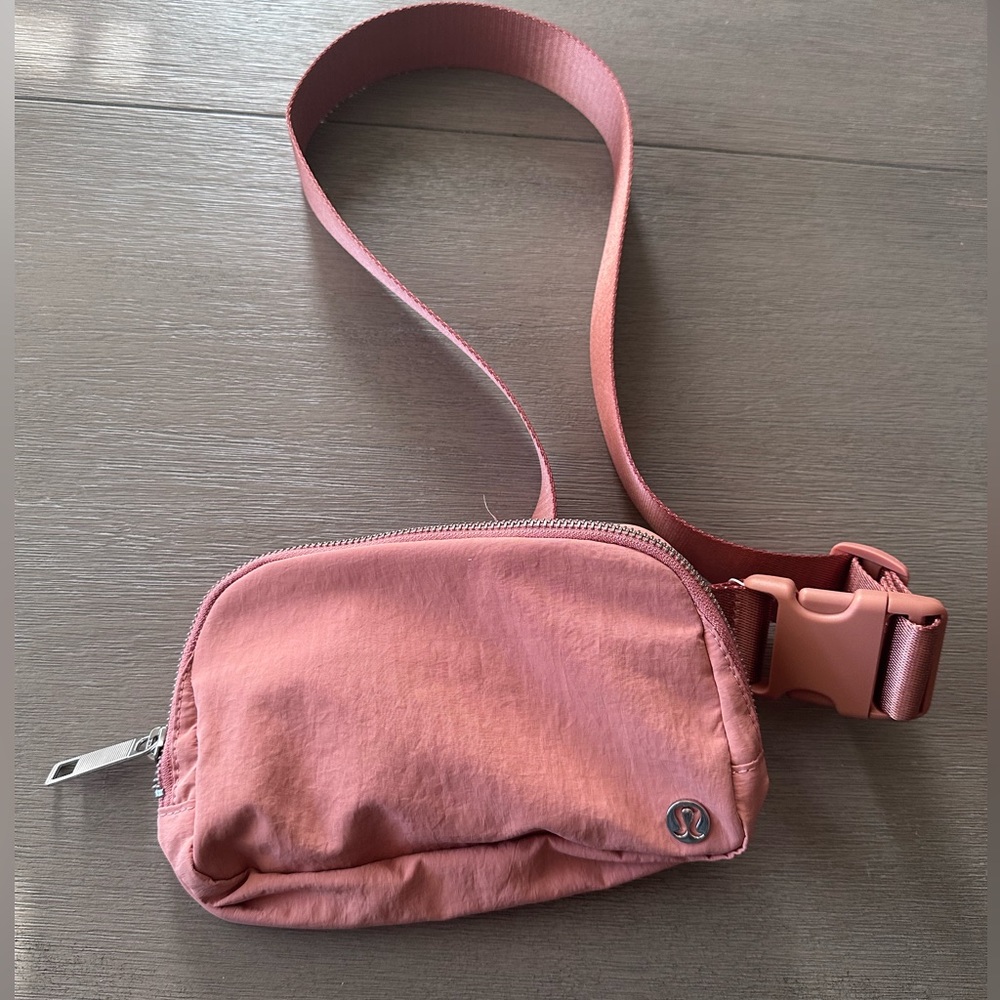 Lululemon Everywhere Belt Bag